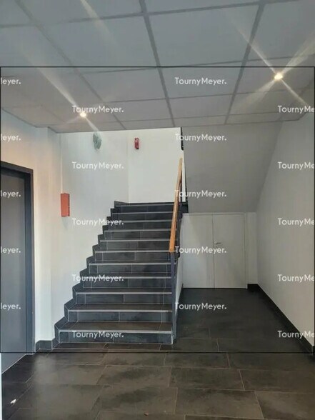 Office in Thorigné-Fouillard for lease - Lobby - Image 3 of 5