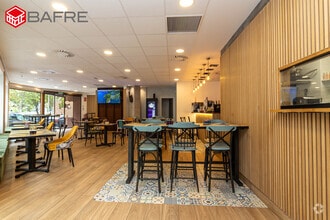 Retail in Madrid, Madrid for lease Interior Photo- Image 2 of 9