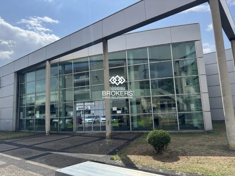 Flex in Roussillon for lease - Building Photo - Image 1 of 16