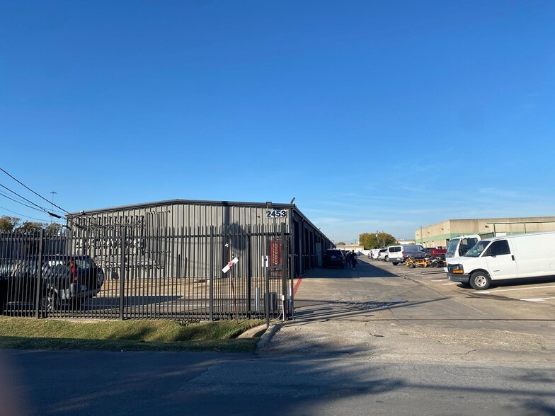 2453 Glenda Ln, Dallas, TX for lease - Building Photo - Image 2 of 9