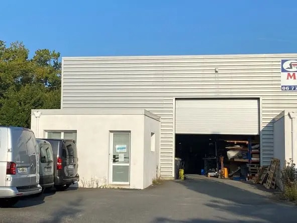 Flex in Plescop for lease Building Photo- Image 1 of 2