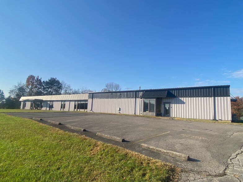 1055 Ridgecrest Dr, Millersville, TN for lease - Building Photo - Image 2 of 8