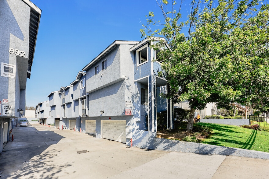 862-892 W Mines Ave, Montebello, CA for sale - Building Photo - Image 3 of 20