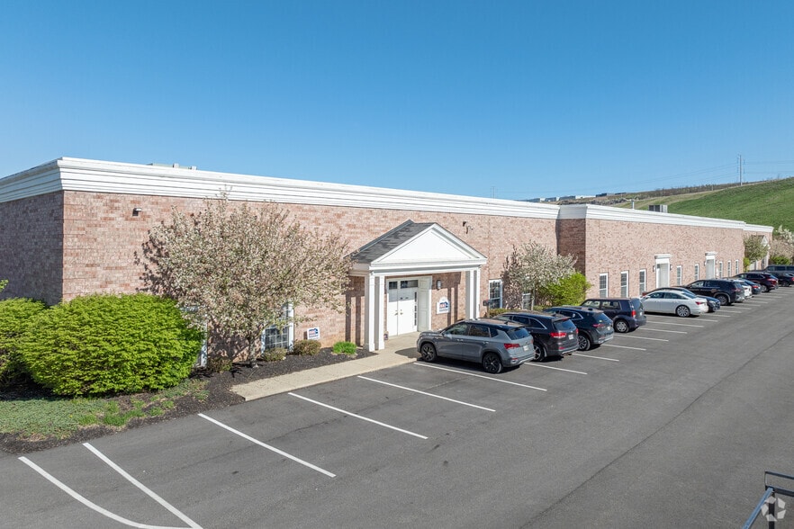 10055 Sweet Valley Dr, Valley View, OH for lease - Building Photo - Image 2 of 7