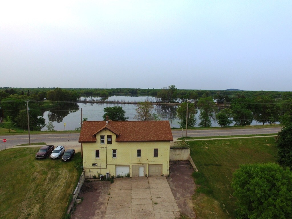 207 N Main St, Necedah, WI 54646