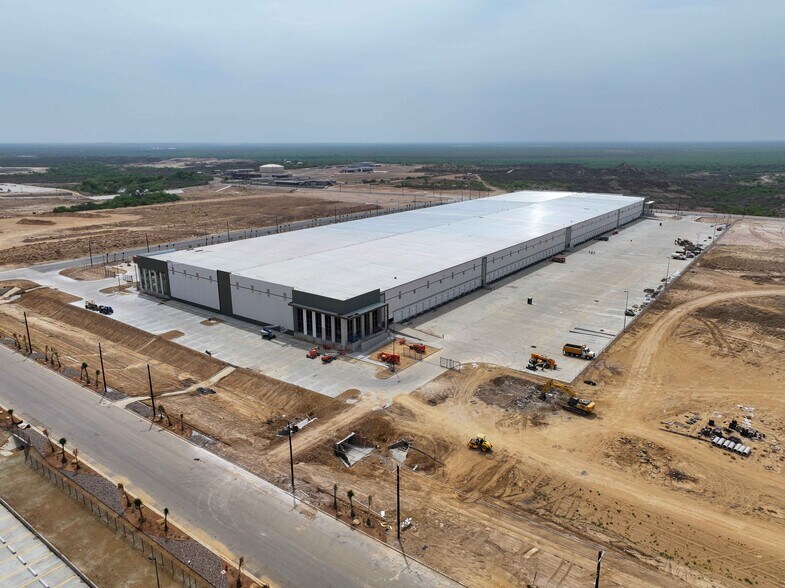 21648 Kraus Lp, Laredo, TX for lease - Building Photo - Image 3 of 4