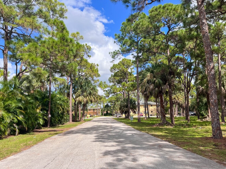 4605 Melaleuca Ln, Greenacres, FL for sale - Building Photo - Image 1 of 27