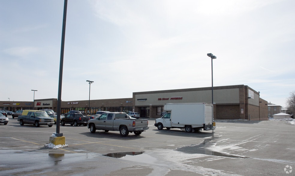 1025-1069 E 9th St, Lockport, IL for lease - Building Photo - Image 3 of 5