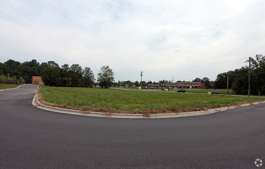 LB M51-480 W Wt Harris Blvd, Charlotte, NC for sale - Primary Photo - Image 1 of 1