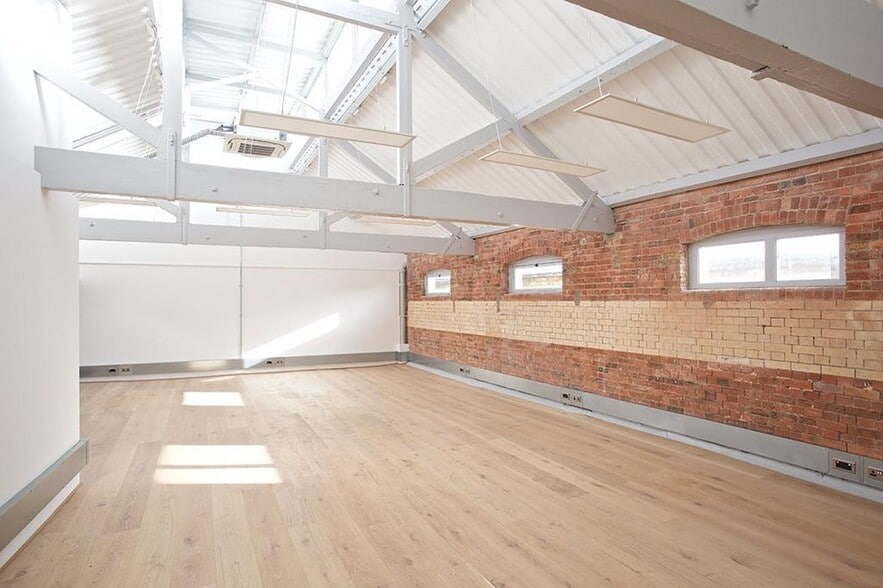 Marlborough Rd, London for lease - Building Photo - Image 1 of 42