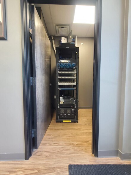 240 O Connor Ridge Blvd, Irving, TX for sale - Building Photo - Image 3 of 18