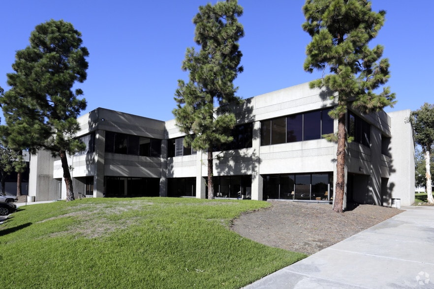 18004 Sky Park Cir, Irvine, CA for lease - Building Photo - Image 2 of 25