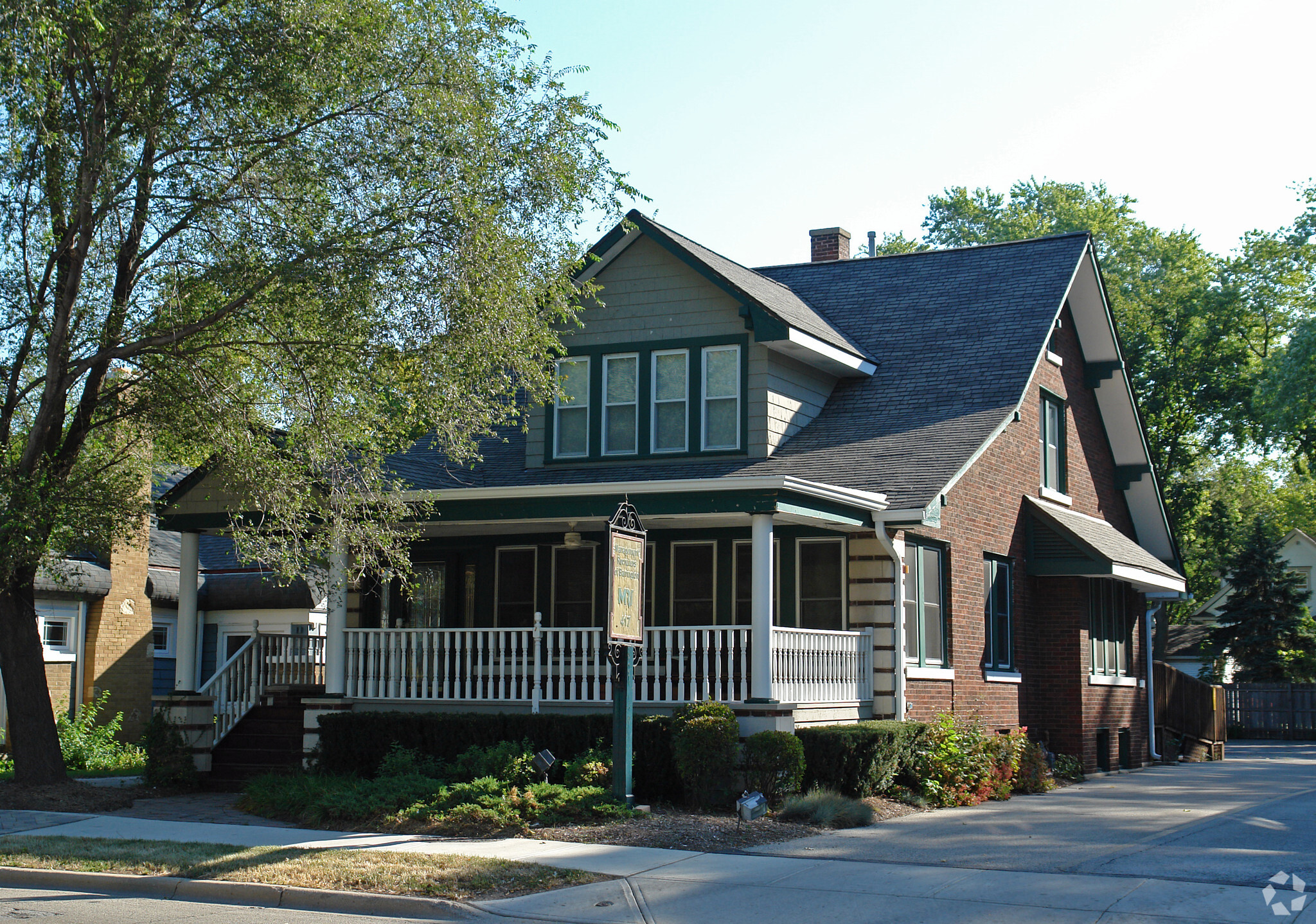 417 N Hough St, Barrington, IL for sale Primary Photo- Image 1 of 5