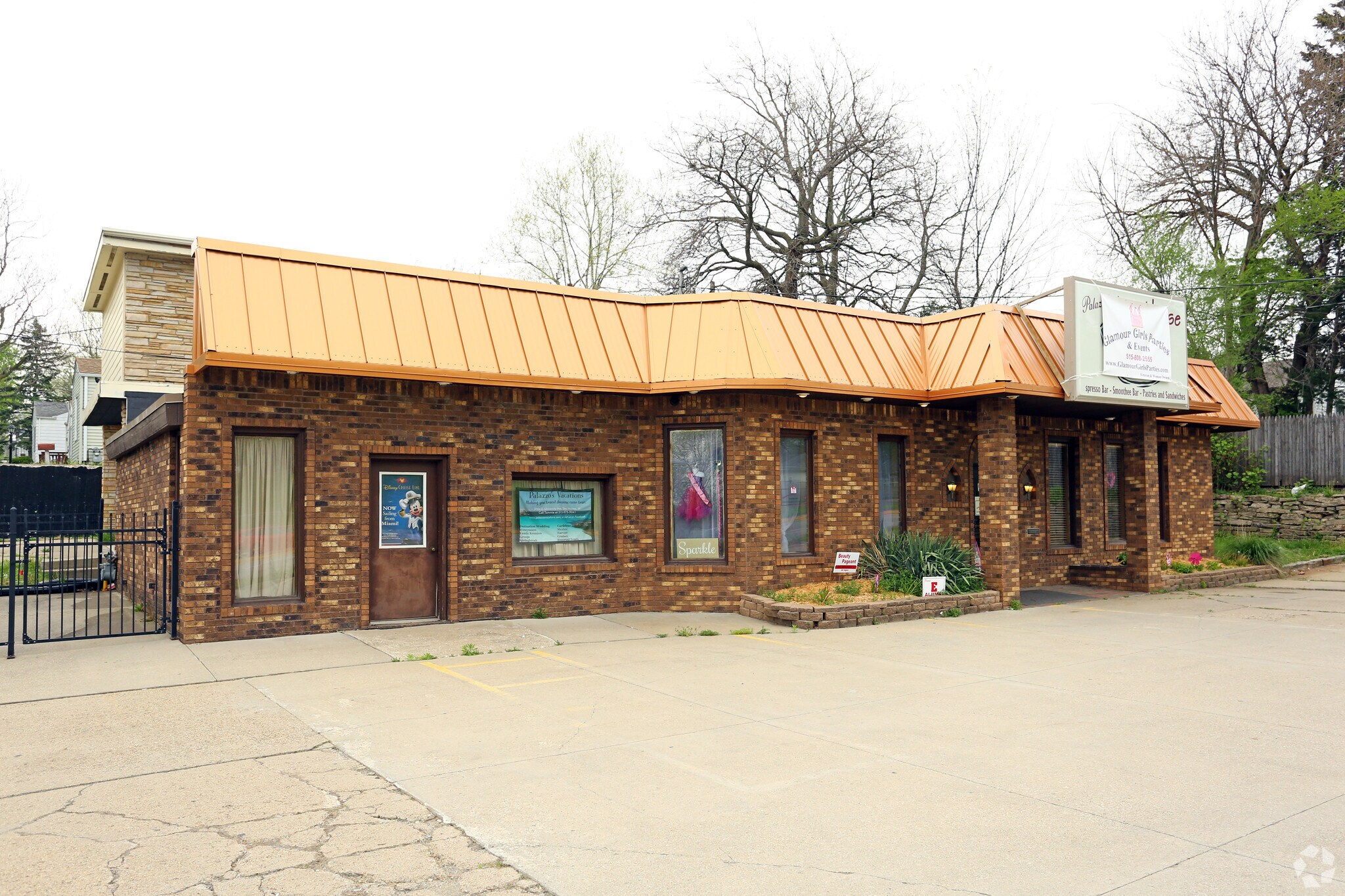 3304 E University Ave, Des Moines, IA for sale Primary Photo- Image 1 of 1