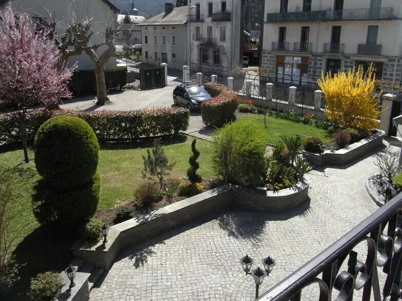 Retail in Valgelon-La Rochette for sale - Building Photo - Image 2 of 4