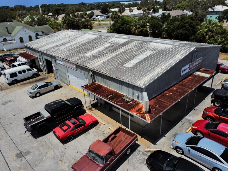 17 E Woodward Ave, Eustis, FL 32726