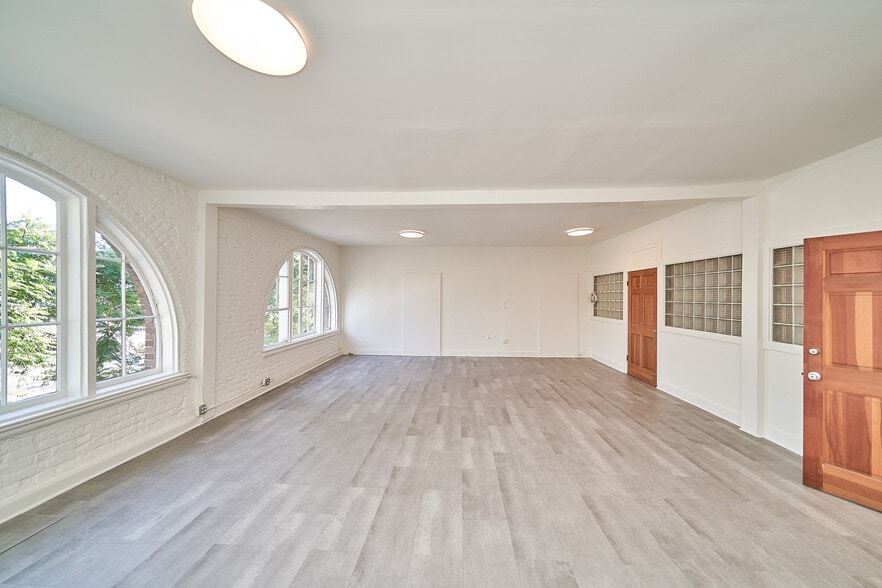 7900-7914 Santa Monica Blvd, West Hollywood, CA for lease - Interior Photo - Image 2 of 3