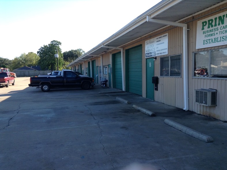 6101 Pinemont Dr, Houston, TX for lease - Building Photo - Image 3 of 6