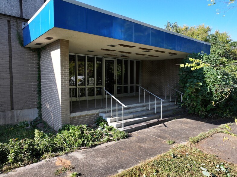 1301 Lincoln Dr, High Point, NC for sale - Building Photo - Image 1 of 1