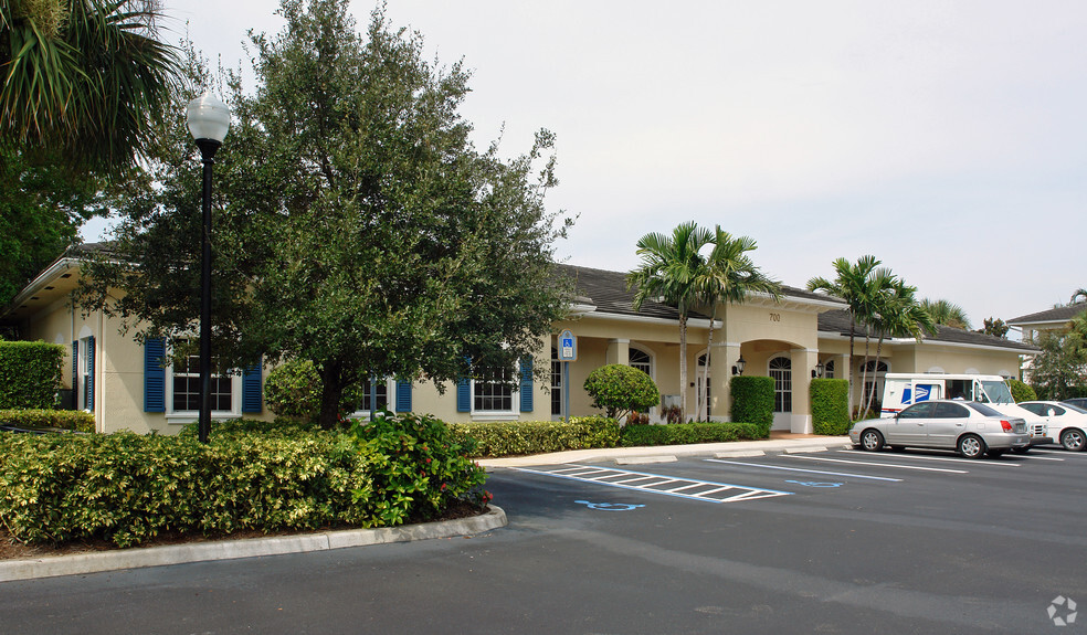 700 Village Square Crossings, Palm Beach Gardens, FL 33410 | LoopNet