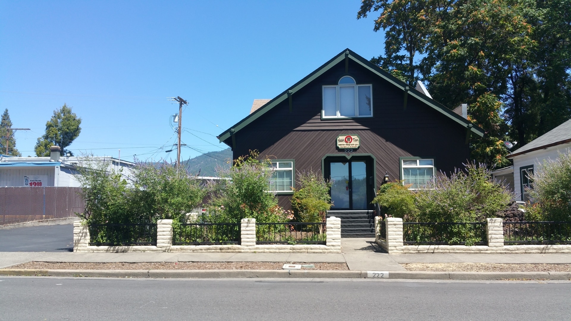 222 NE B St, Grants Pass, OR for sale Primary Photo- Image 1 of 1