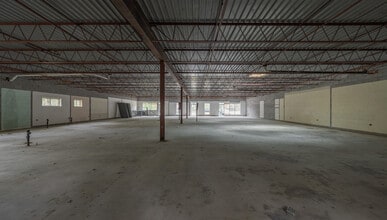 2534 Durham Chapel Hill Blvd, Durham, NC for lease Interior Photo- Image 2 of 8