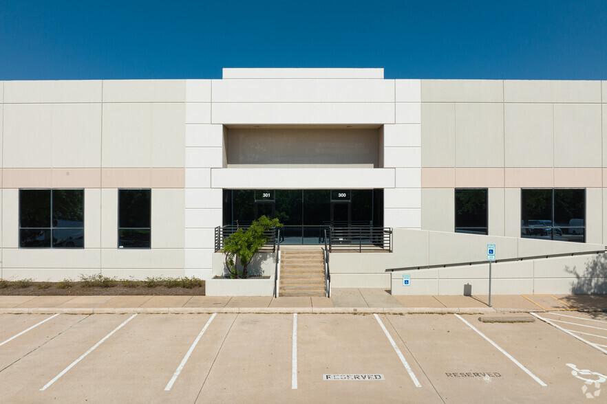 2525 Ridgepoint Dr, Austin, TX for lease - Building Photo - Image 3 of 6