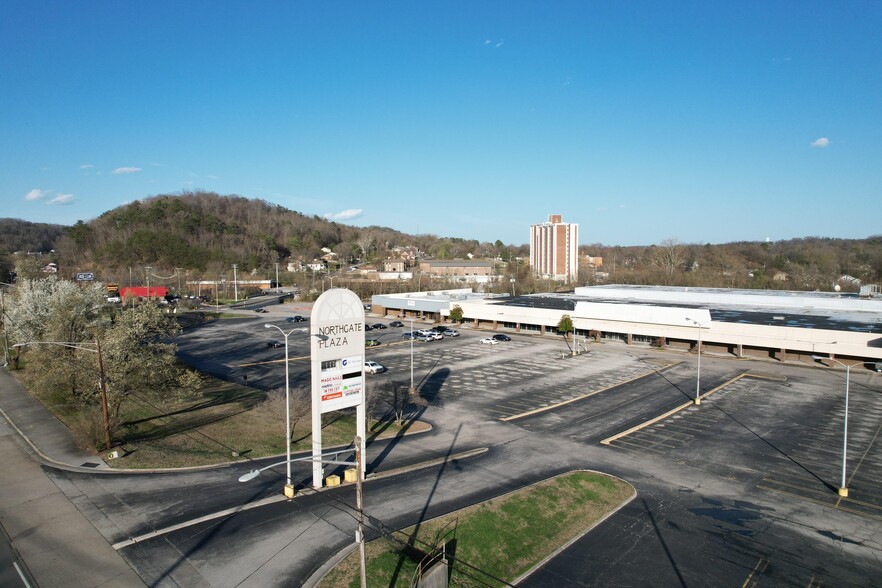 4306-4454 N Broadway St, Knoxville, TN for lease - Building Photo - Image 1 of 11