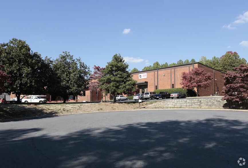 1819 S Cobb Industrial Blvd SE, Smyrna, GA for sale - Primary Photo - Image 1 of 1