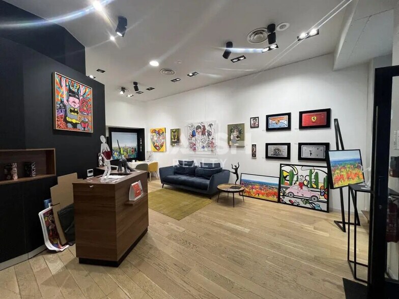 Retail in Lyon for lease - Interior Photo - Image 2 of 4