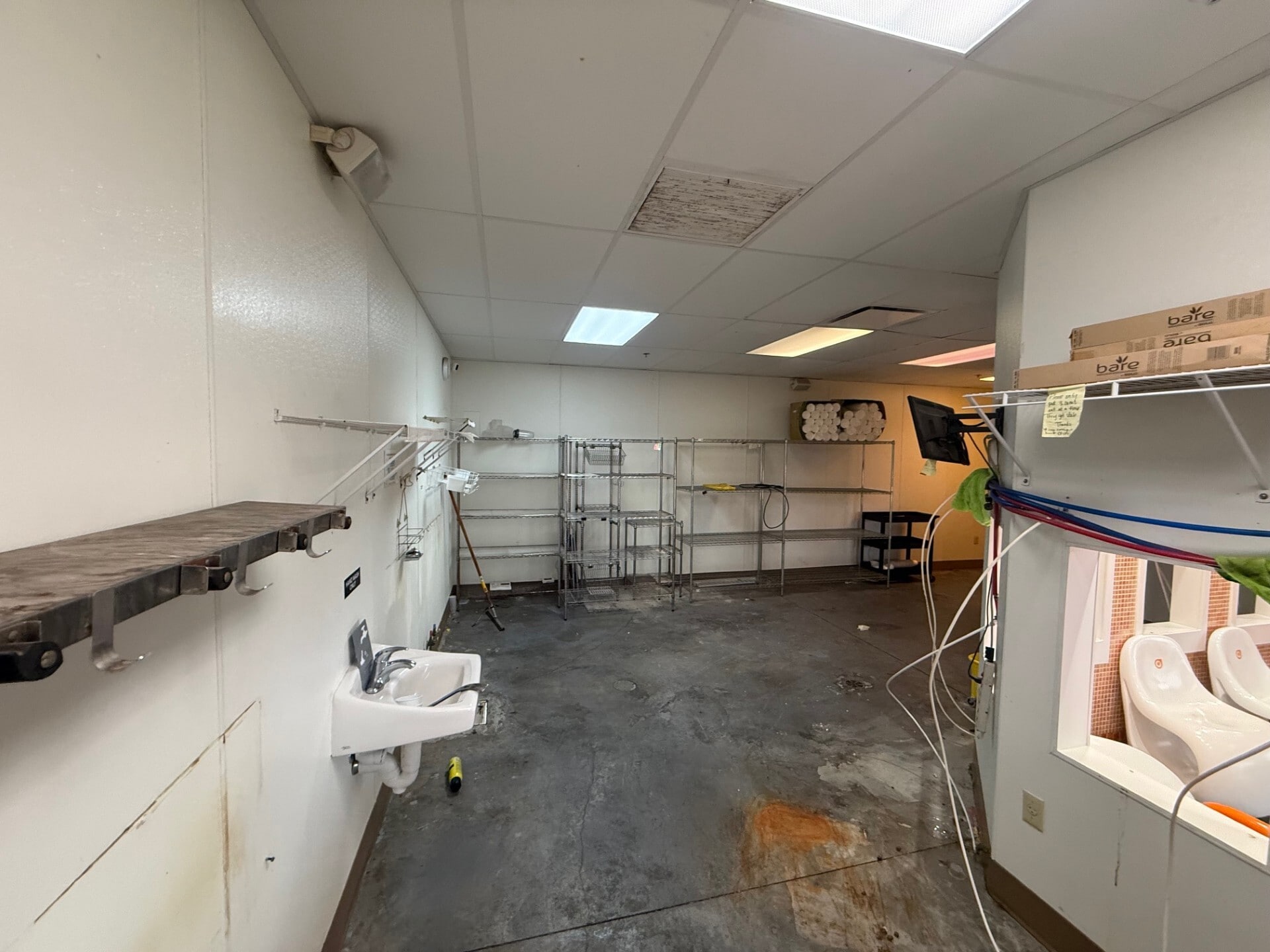 123-131 E Ok-152, Mustang, OK for lease Interior Photo- Image 1 of 9