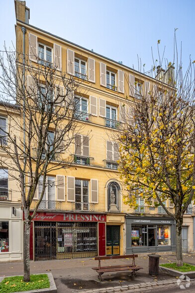 in Versailles for sale - Primary Photo - Image 1 of 1