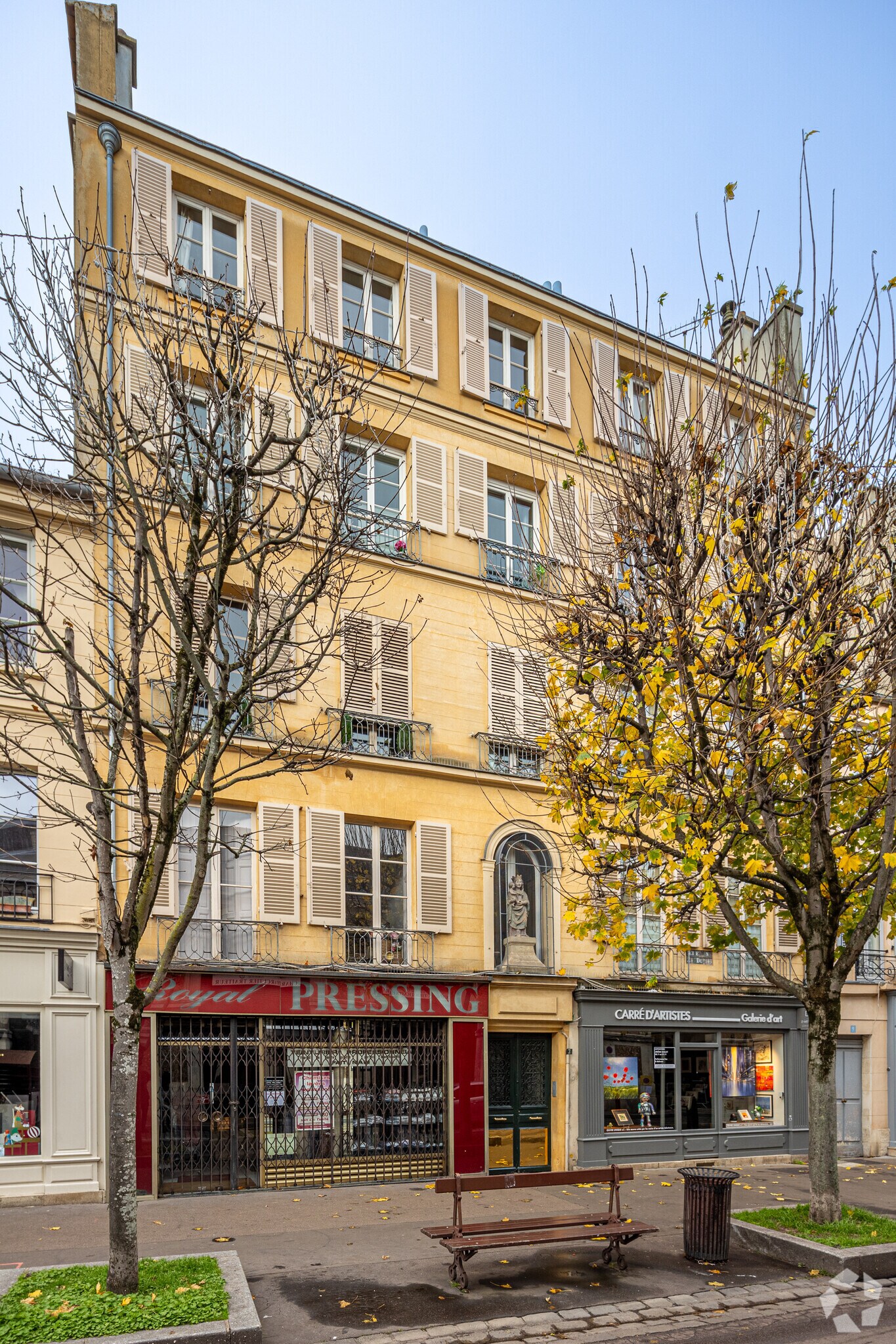 in Versailles for sale Primary Photo- Image 1 of 1