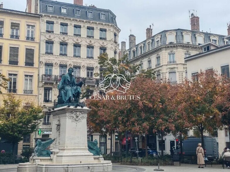 Retail in Lyon for lease - Building Photo - Image 1 of 1