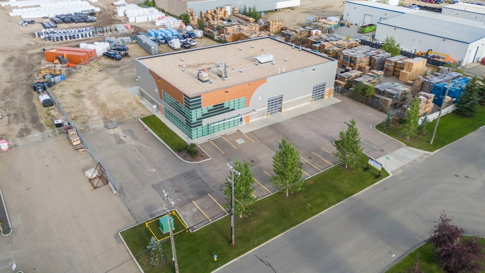 11921 152 St NW, Edmonton, AB for lease - Building Photo - Image 2 of 9