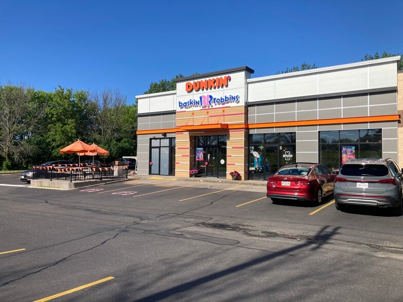 2836 N Clairemont Ave, Eau Claire, WI for lease - Building Photo - Image 2 of 3