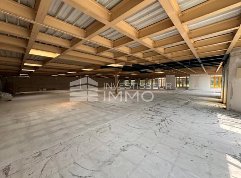 Flex in Croissy-Beaubourg for lease - Interior Photo - Image 2 of 5