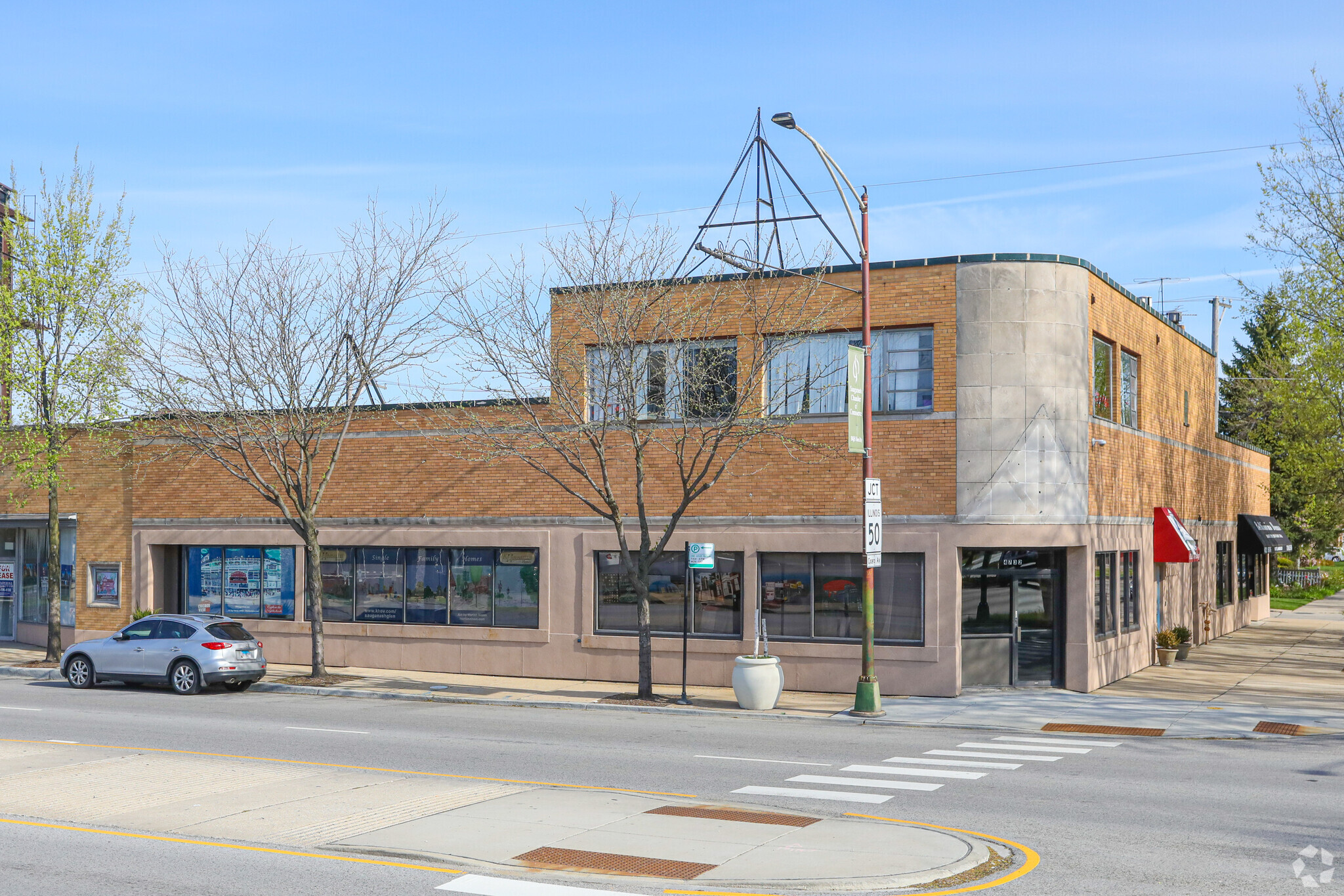 4746 W Peterson Ave, Chicago, IL 60646 - Sauganash Square | LoopNet