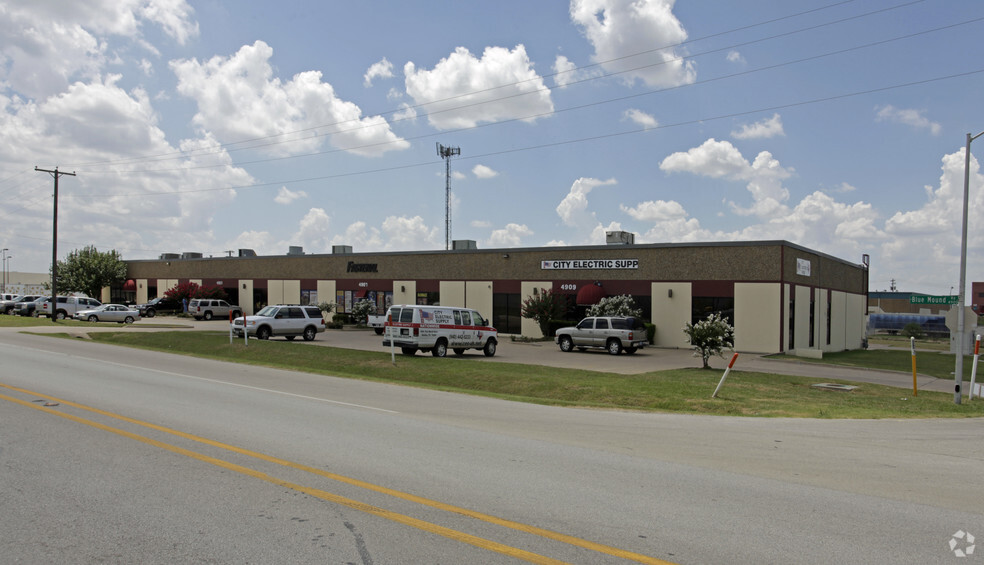 4901-4909 Blue Mound Rd, Fort Worth, TX for lease - Building Photo - Image 3 of 8