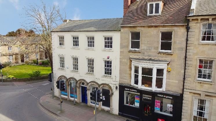 10-10a Market Pl, Sleaford for lease - Building Photo - Image 3 of 4