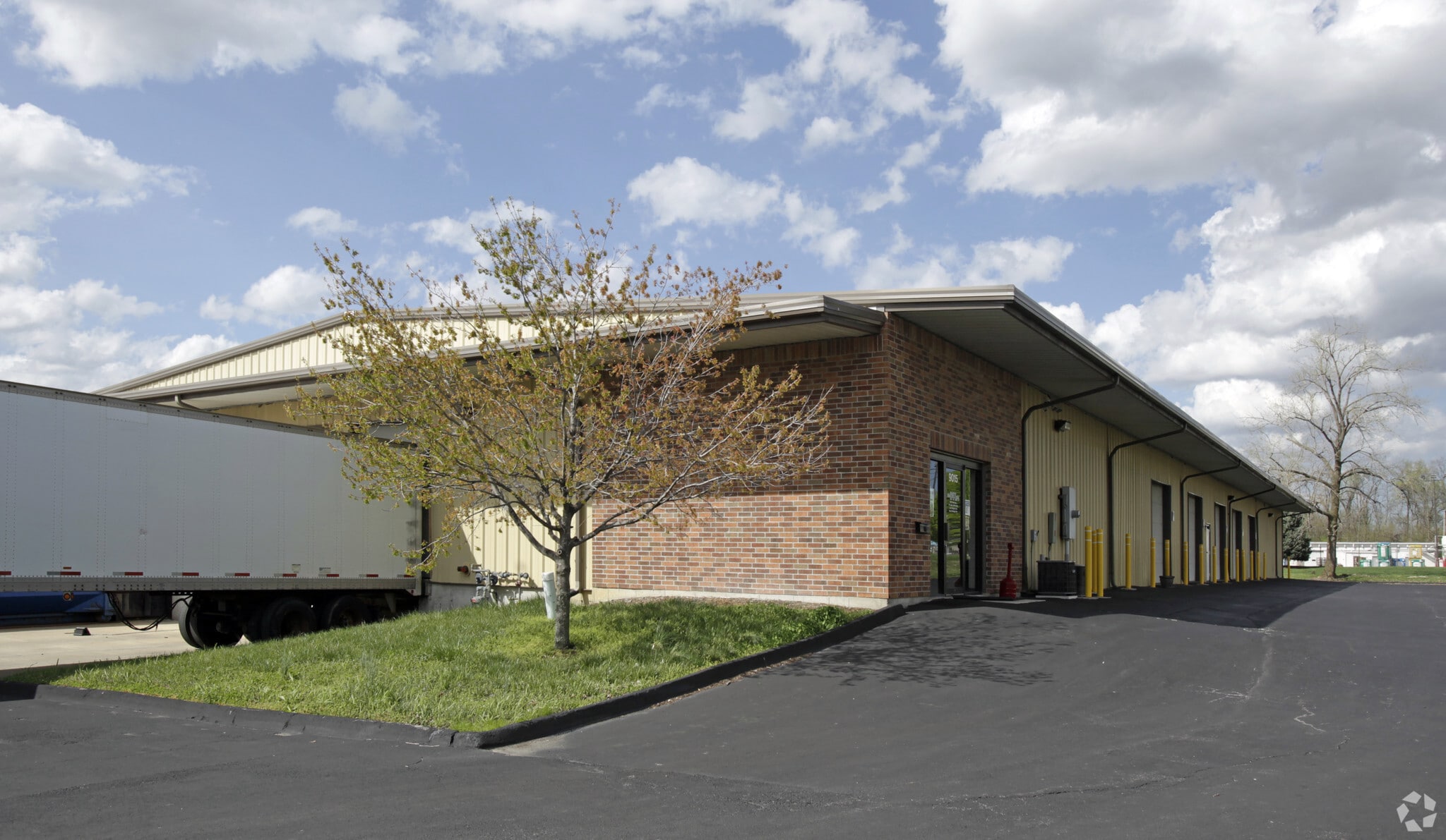 9015 Frost Ave, Hazelwood, MO for sale Primary Photo- Image 1 of 1