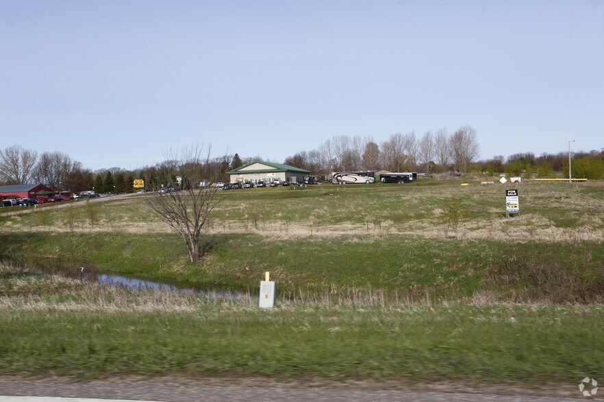 7&8 18th NE st, Willmar, MN for sale - Primary Photo - Image 1 of 6