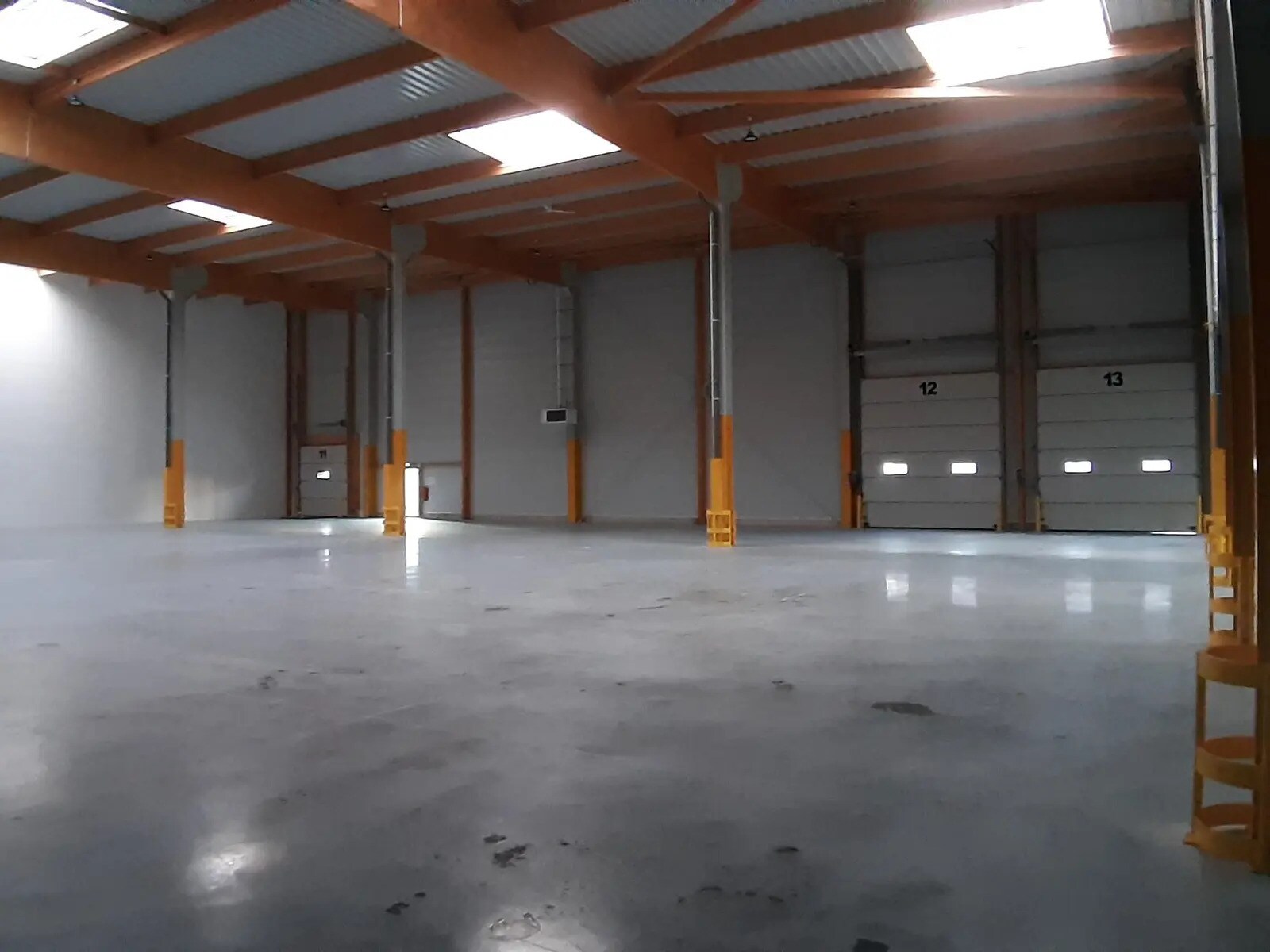 Industrial in Brie-Comte-Robert for lease Building Photo- Image 1 of 7