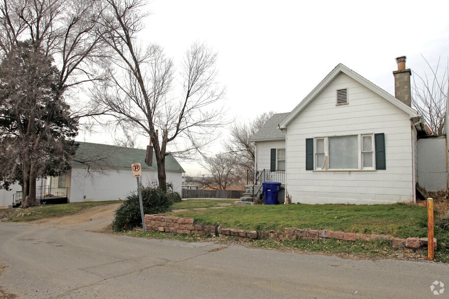 1329 Hughes Pl, Saint Louis, MO for sale - Building Photo - Image 2 of 2
