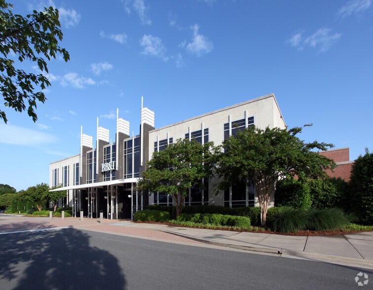 2400 Reynolda Rd, Winston-Salem, NC for sale - Primary Photo - Image 1 of 1