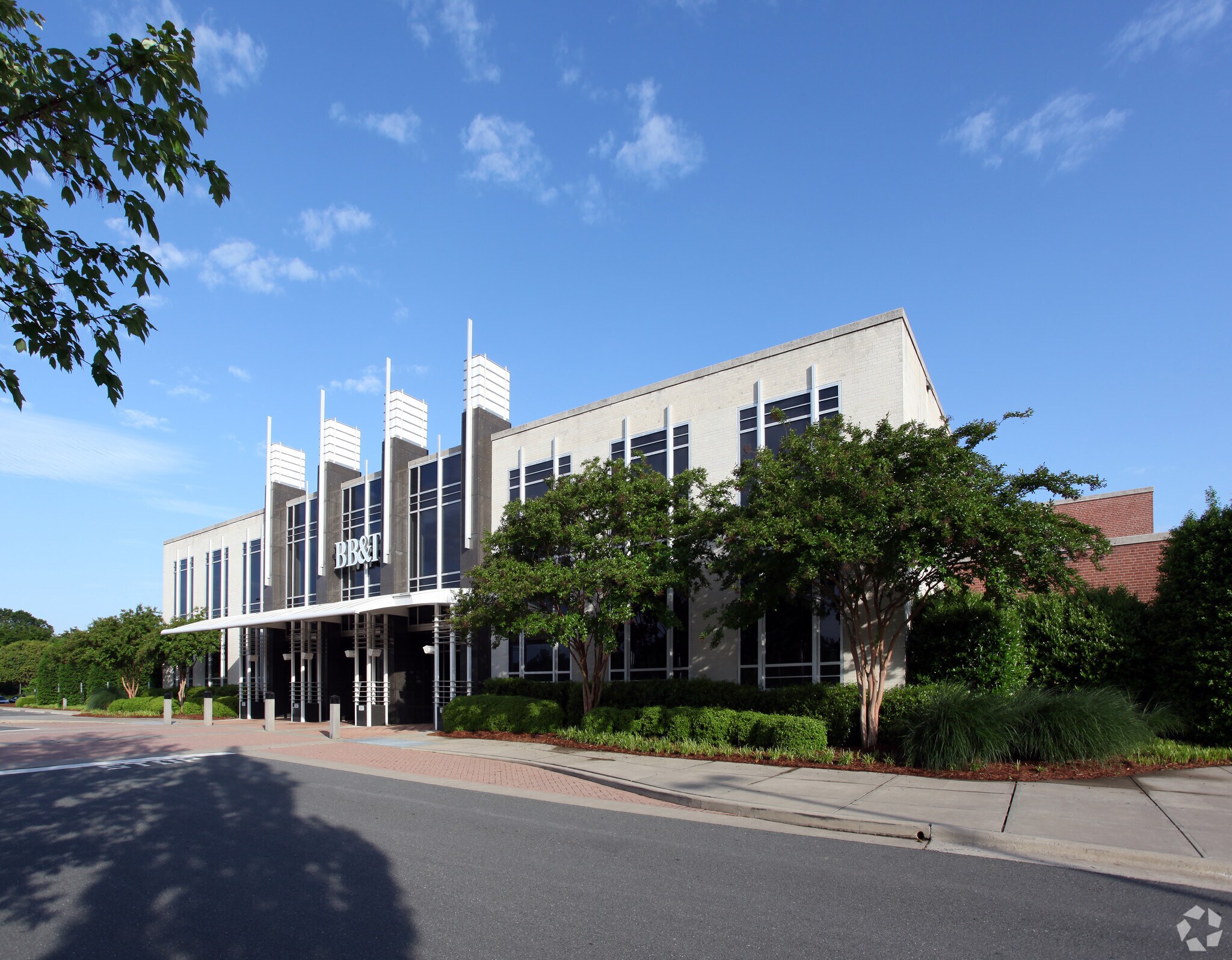 2400 Reynolda Rd, Winston-Salem, NC for sale Primary Photo- Image 1 of 1