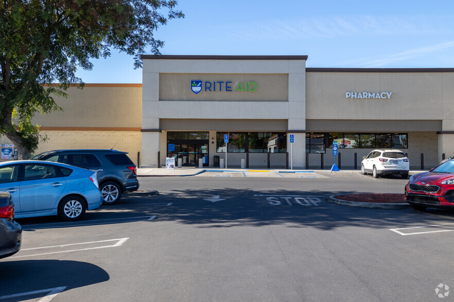 651-653 N Golden State Blvd, Turlock, CA for sale - Building Photo - Image 2 of 12