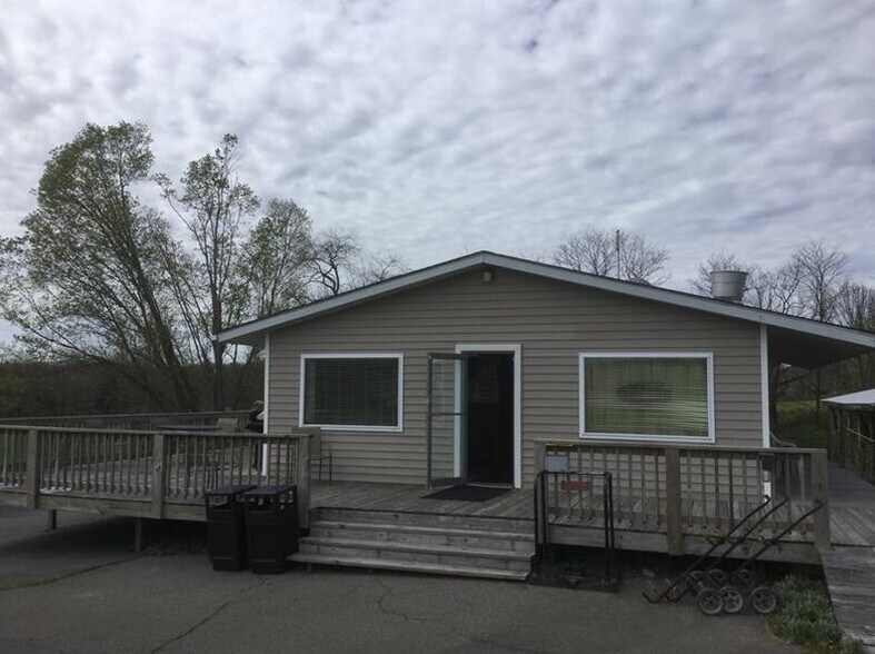 3277 E Lake Rd, Jamestown, PA 16134