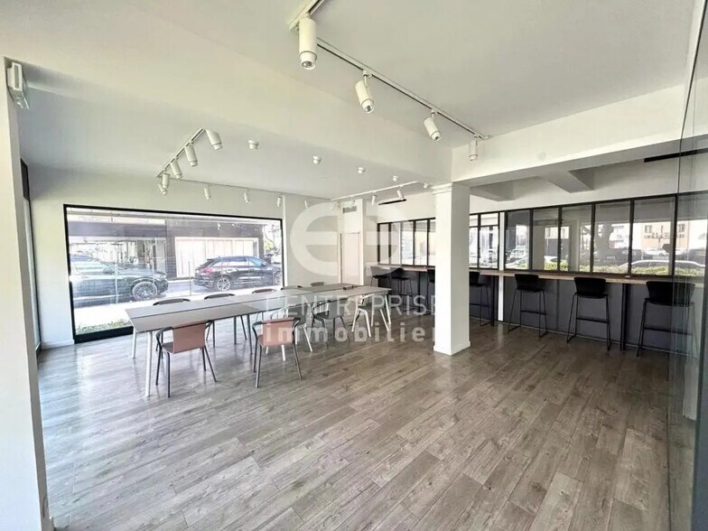 Retail in Saint-Laurent-du-Var for lease - Interior Photo - Image 3 of 7