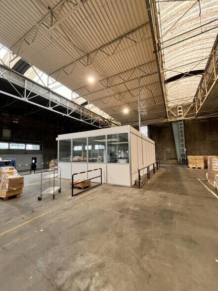 Industrial in Cholet for lease - Building Photo - Image 3 of 6